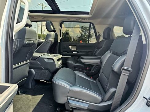 Used 2025 Ford Expedition Platinum w/ Driver's Package AWD/4WD image 25