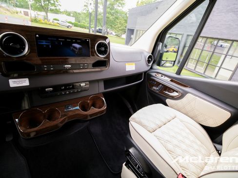 Used 2023 Mercedes-Benz Sprinter 3500 image 14