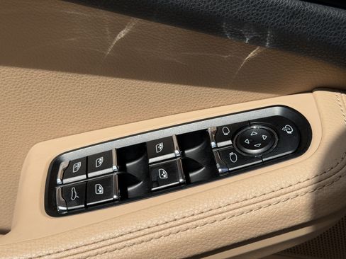 Certified 2024 Porsche Macan AWD/4WD image 23