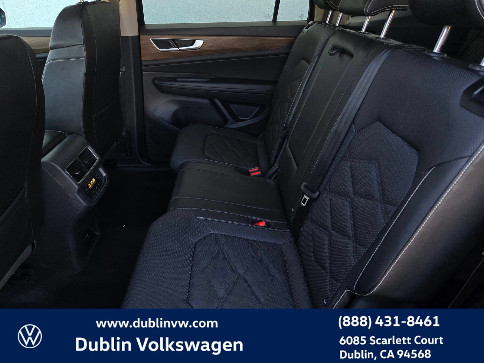 Used 2024 Volkswagen Atlas SE AWD/4WD image 13