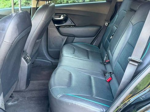 Used 2022 Kia Niro EX Premium FWD image 9