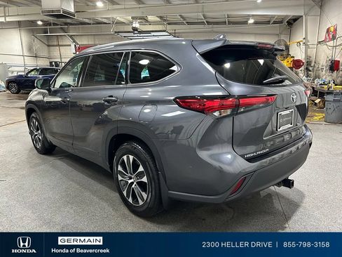 Used 2020 Toyota Highlander XLE AWD/4WD image 6