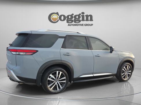Used 2024 Nissan Pathfinder Platinum w/ Cargo Package image 5