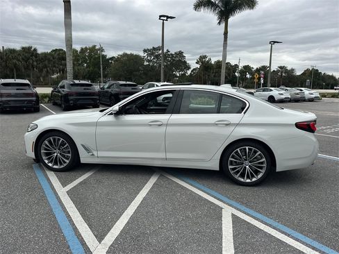 Used 2022 BMW 530i w/ Premium Package image 11