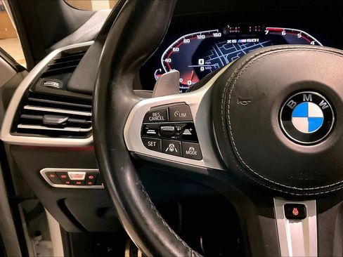 Used 2021 BMW X5 M50i w/ Executive Package image 23