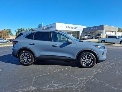 New 2025 Ford Escape SE w/ PHEV Premium Package FWD image 7