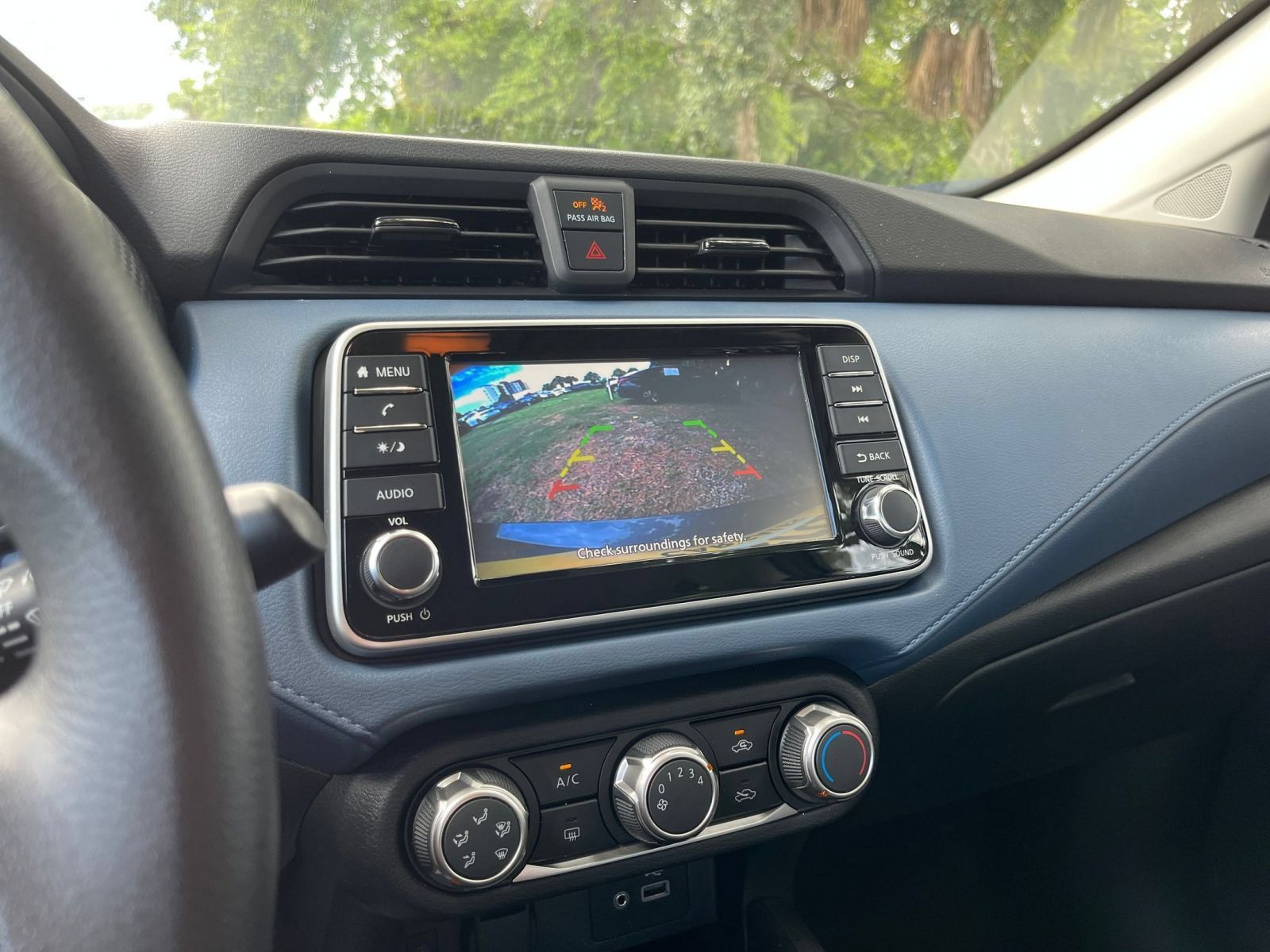 Used 2025 Nissan Versa SV FWD image 21