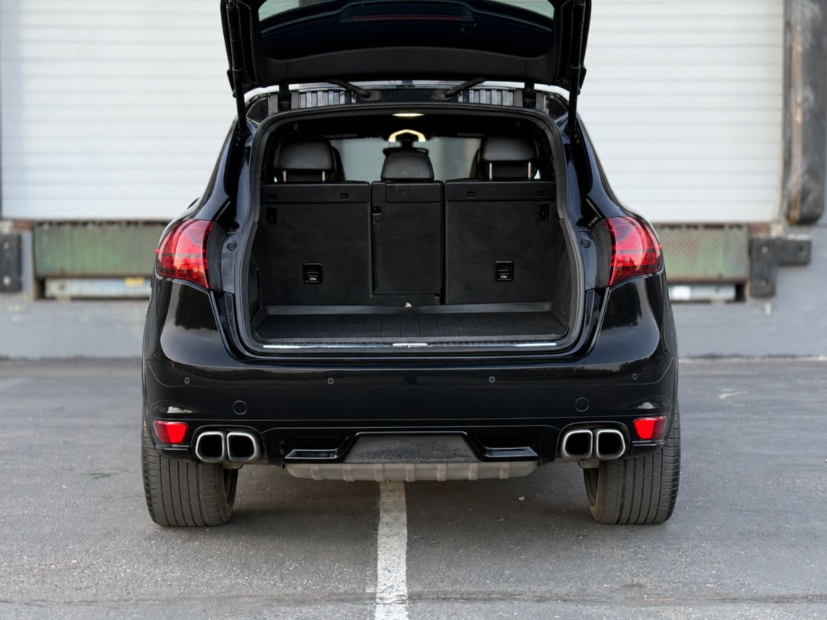 Used 2014 Porsche Cayenne Turbo S AWD/4WD image 5