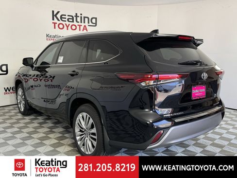 New 2026 Toyota Highlander Platinum image 9