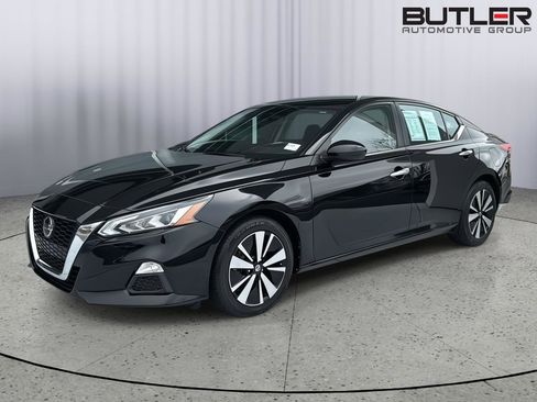 Used 2022 Nissan Altima 2.5 SV image 2