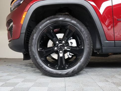 Used 2025 Jeep Grand Cherokee Limited w/ Black Appearance Package AWD/4WD image 9