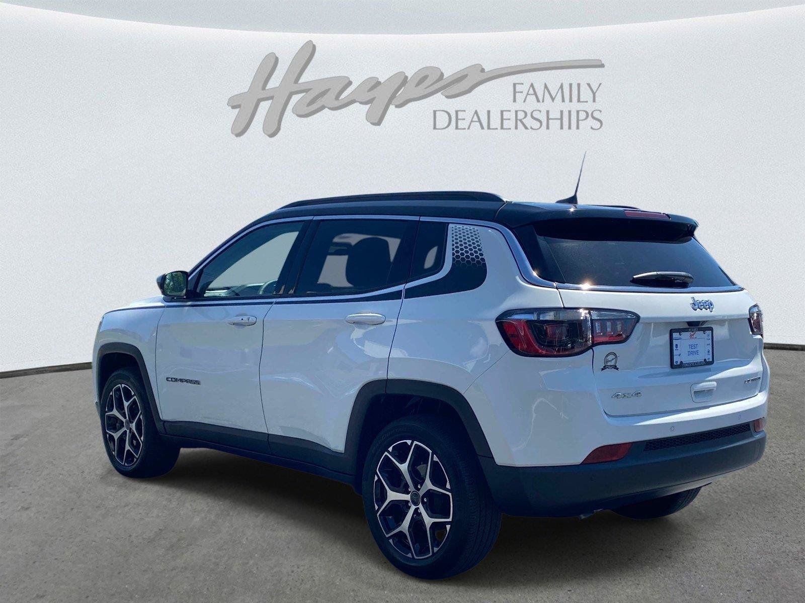 Used 2025 Jeep Compass Limited w/ Mopar Graphics Package AWD/4WD image 8