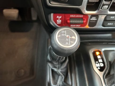 Used 2024 Jeep Gladiator Mojave w/ Convenience Group image 27