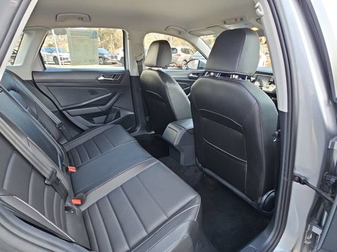Used 2024 Volkswagen Jetta SE FWD image 11