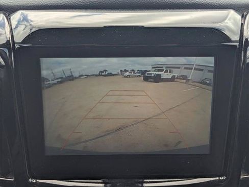 Used 2019 Chevrolet Traverse LT FWD image 9