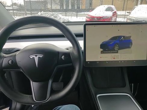 Used 2022 Tesla Model Y Long Range image 29