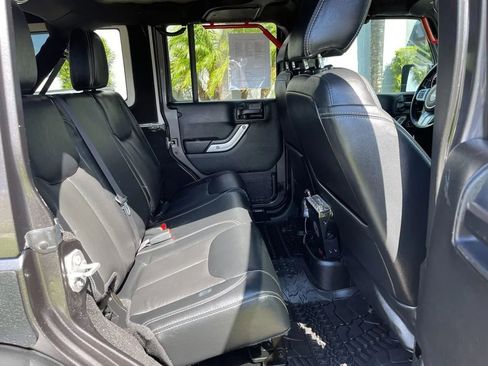 Used 2017 Jeep Wrangler Unlimited Rubicon image 22