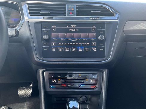 Used 2023 Volkswagen Tiguan SE AWD/4WD image 19
