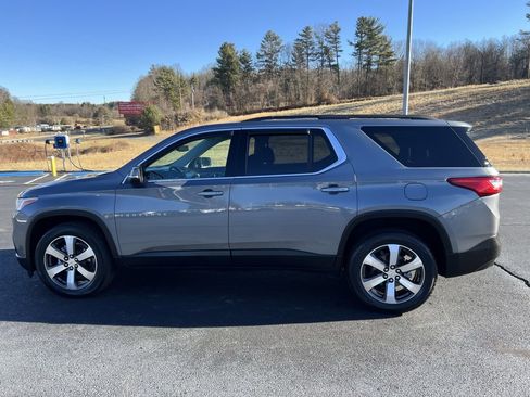 Used 2021 Chevrolet Traverse LT w/ LT Premium Package image 6