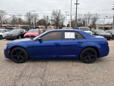 Used 2020 Chrysler 300 Touring w/ Sport Appearance Package RWD image 4