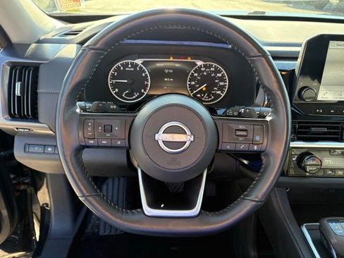 Used 2022 Nissan Pathfinder SL image 14