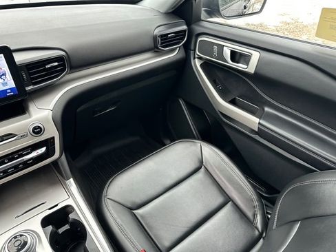 Used 2023 Ford Explorer XLT w/ Equipment Group 202A image 23