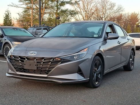 Used 2023 Hyundai Elantra SEL image 3