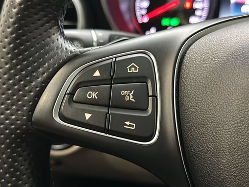 Used 2019 Mercedes-Benz GLC 300 4MATIC image 25