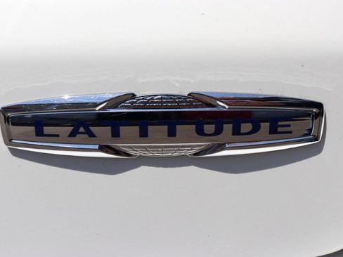 Used 2024 Jeep Compass Latitude AWD/4WD image 57