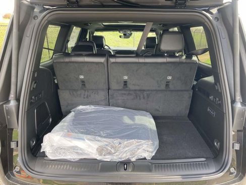 New 2026 Jeep Grand Wagoneer Limited w/ Premium Group II AWD/4WD image 9