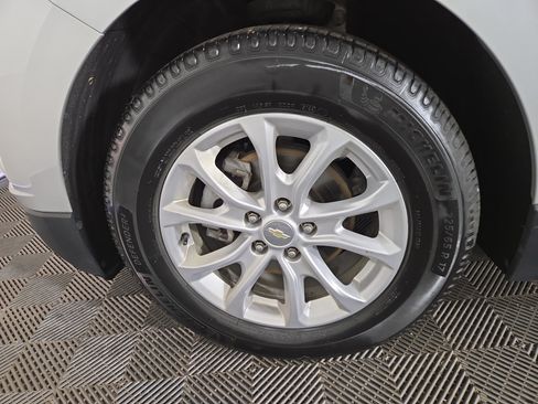 Certified 2020 Chevrolet Equinox LS w/ LS Convenience Package FWD image 32