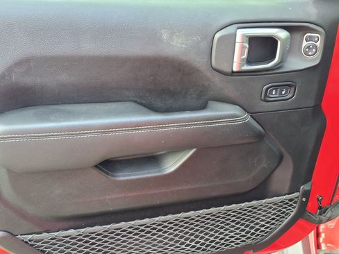 Used 2021 Jeep Wrangler Unlimited Sahara w/ Cold Weather Group image 19