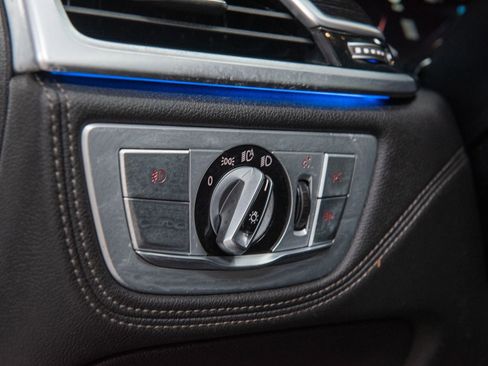 Used 2019 BMW 740i w/ M Sport Package image 20