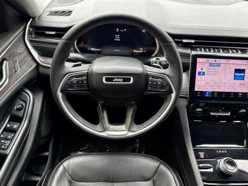 Used 2023 Jeep Grand Cherokee L Limited w/ Rear Seat Video Group I image 13