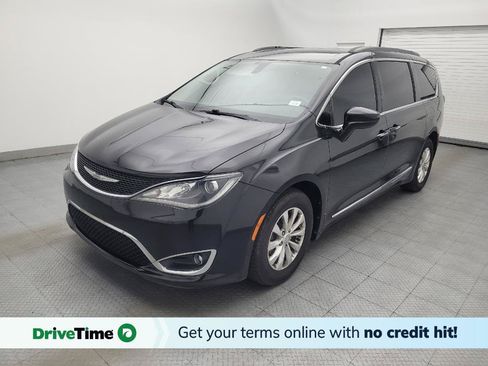 Used 2017 Chrysler Pacifica Touring-L FWD image 1