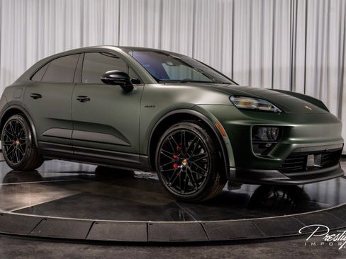 Used 2025 Porsche Macan 4S Electric image 21