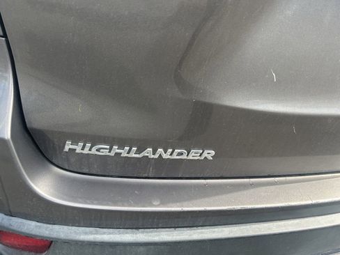 Used 2018 Toyota Highlander XLE AWD/4WD image 15