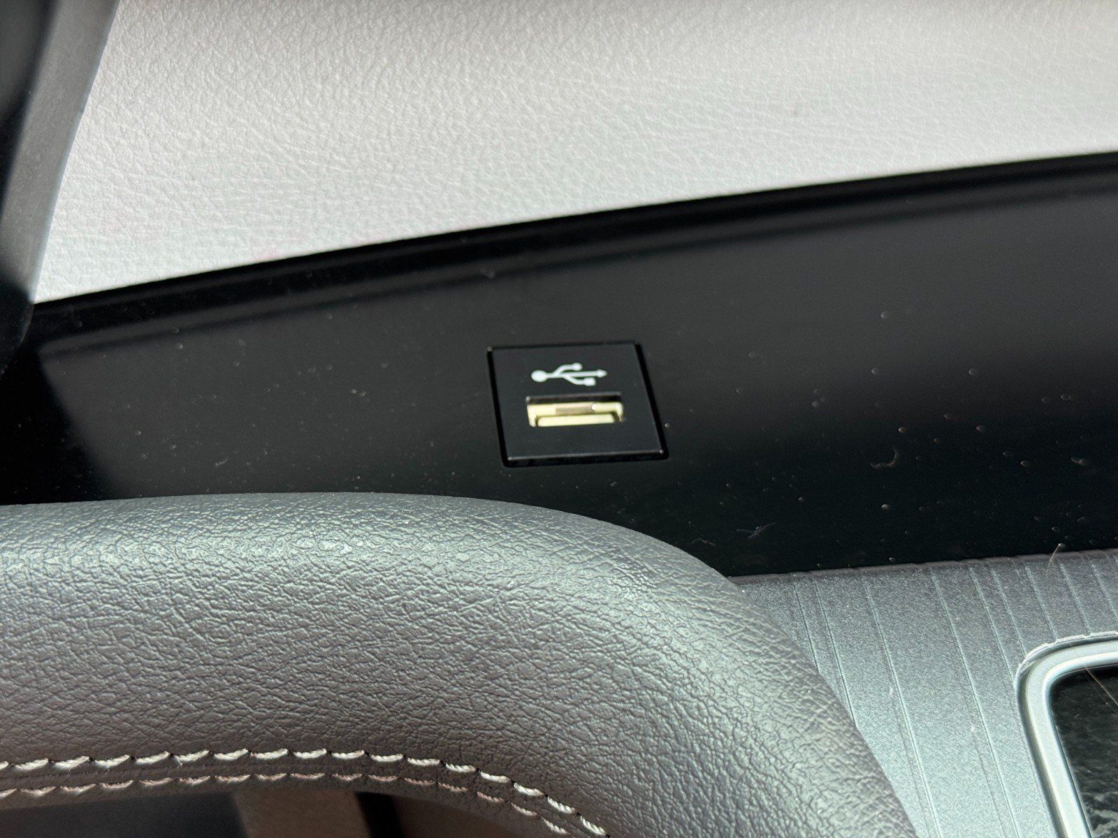Used 2026 Toyota Sienna XLE FWD image 30