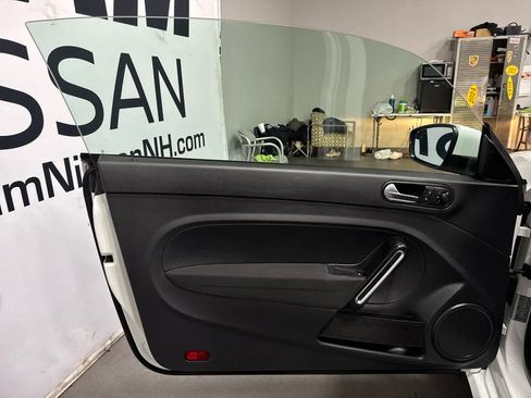 Used 2019 Volkswagen Beetle 2.0T S image 9