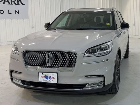 Used 2023 Lincoln Aviator Reserve w/ Equipment Group 201A image 4