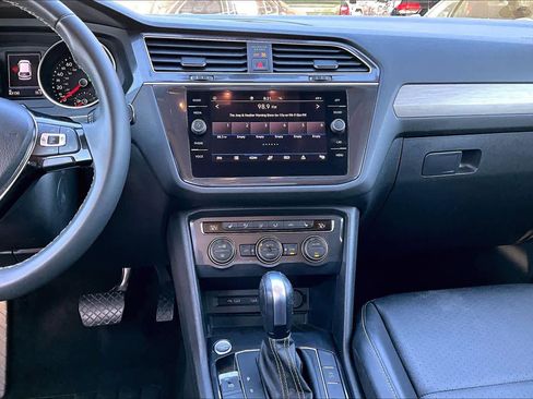 Used 2021 Volkswagen Tiguan SE image 6