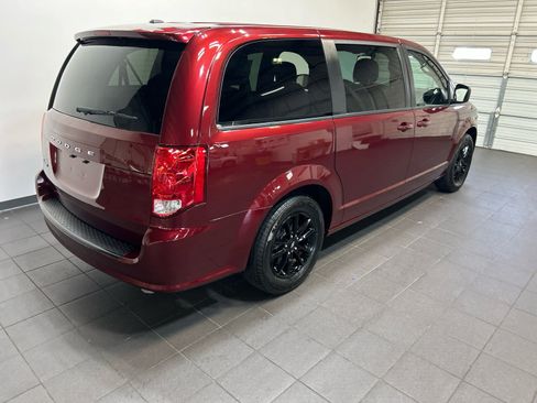 Used 2020 Dodge Grand Caravan SXT w/ Driver Convenience Group FWD image 3