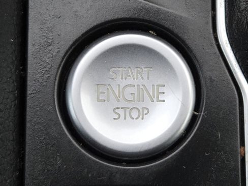 Used 2019 Volkswagen Atlas SE image 32