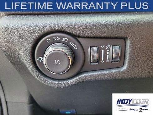 New 2026 Chrysler Pacifica Pinnacle w/ Trailer Tow Group AWD/4WD image 25