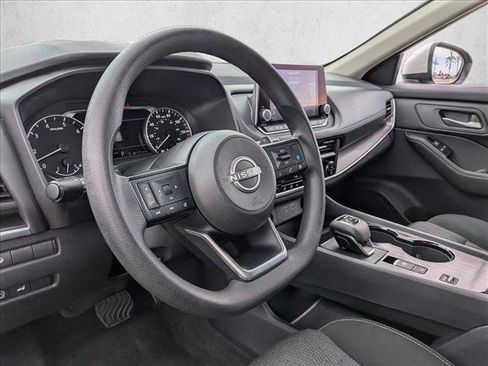 Used 2024 Nissan Rogue SV FWD image 9