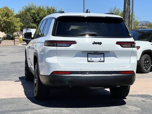 Used 2023 Jeep Grand Cherokee L Laredo image 20