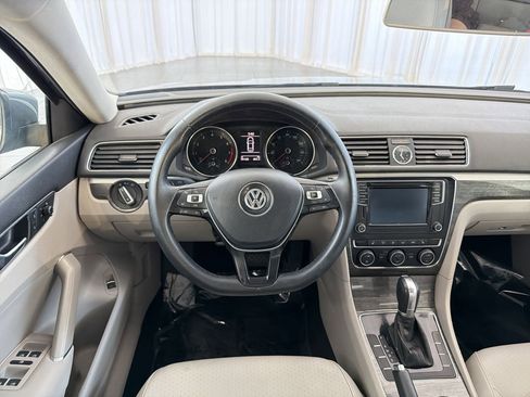 Used 2016 Volkswagen Passat 1.8T SE FWD image 22