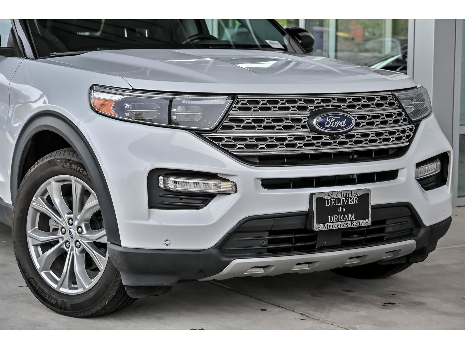 Used 2023 Ford Explorer Limited AWD/4WD image 2