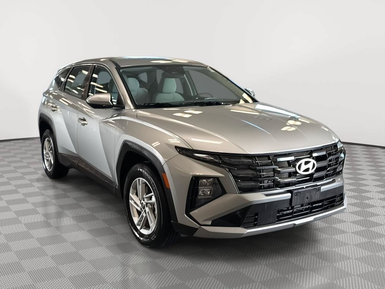 Used 2025 Hyundai Tucson SE AWD/4WD image 3