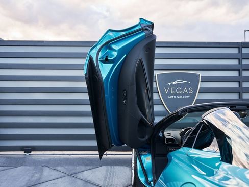 Used 2025 McLaren Artura Spider image 29